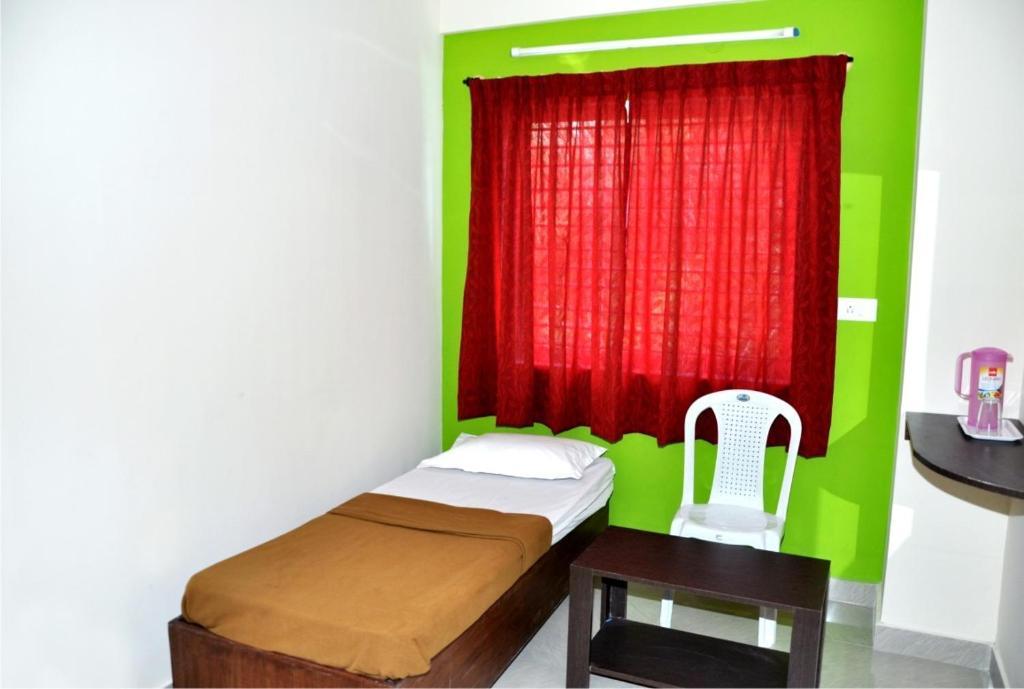 Maple Inn Budget Hotel Bangalore Exterior foto